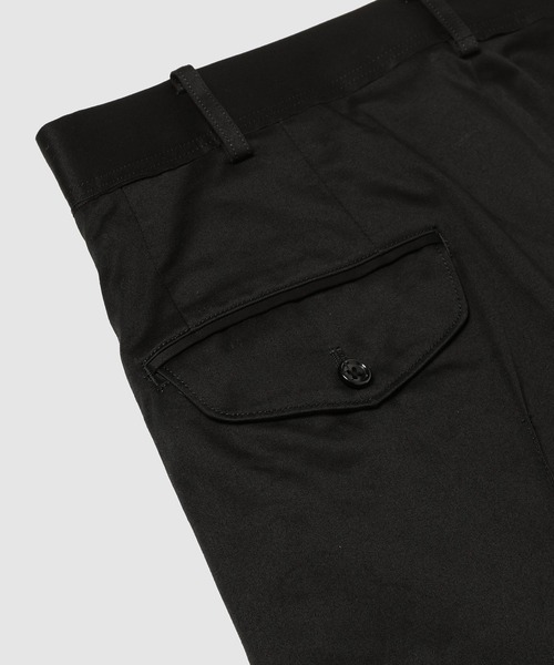 KHOKI（コッキ）の「Pleated Chino Pants（チノパンツ・メンズ・ブラック/ベージュ・2）」の7枚目の写真