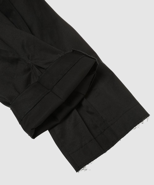 KHOKI（コッキ）の「Pleated Chino Pants（チノパンツ・メンズ・ブラック/ベージュ・2）」の8枚目の写真