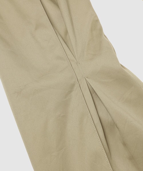 KHOKI（コッキ）の「Pleated Chino Pants（チノパンツ・メンズ・ブラック/ベージュ・2）」の12枚目の写真