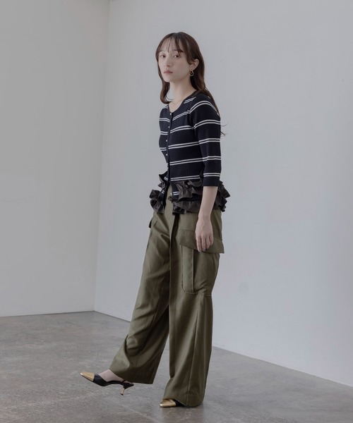 Eimee Law(エイミーロウ)の「ギャザーフリルヘムニットカーデ(カーディガン/ボレロ・レディース・ダークネイビー/ブラック/グレー/オフホワイト・FREE)」の5枚目の写真