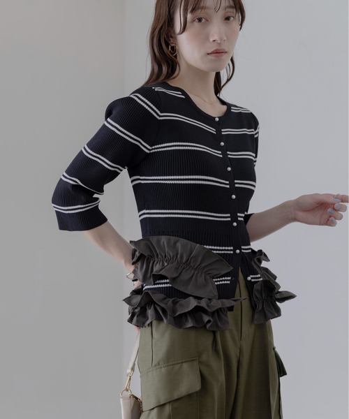 Eimee Law(エイミーロウ)の「ギャザーフリルヘムニットカーデ(カーディガン/ボレロ・レディース・ダークネイビー/ブラック/グレー/オフホワイト・FREE)」の11枚目の写真