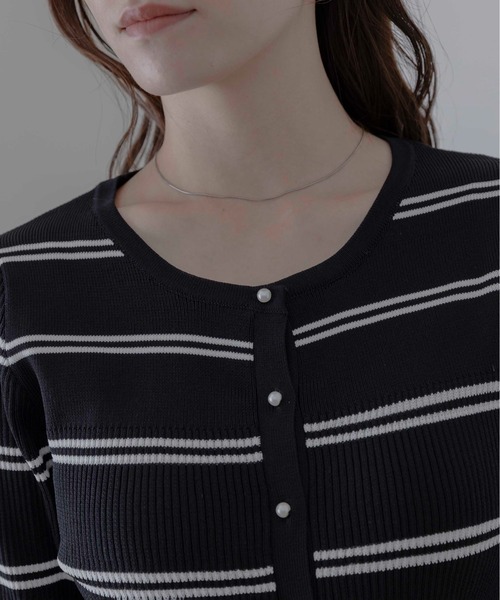 Eimee Law(エイミーロウ)の「ギャザーフリルヘムニットカーデ(カーディガン/ボレロ・レディース・ダークネイビー/ブラック/グレー/オフホワイト・FREE)」の15枚目の写真