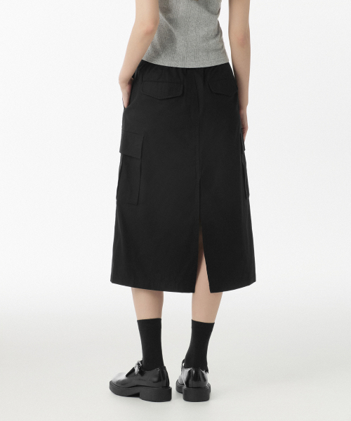 MUSINSA STANDARD WOMAN（ムシンサスタンダードウーマン）の「ウィメンズカーゴバンディングミディスカート[ブラック]（スカート・レディース・その他・SMALL/MEDIUM/LARGE/X-SMALL）」の2枚目の写真