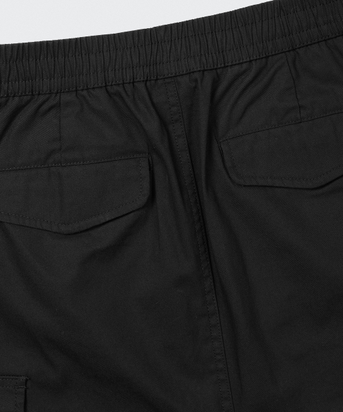 MUSINSA STANDARD WOMAN（ムシンサスタンダードウーマン）の「ウィメンズカーゴバンディングミディスカート[ブラック]（スカート・レディース・その他・SMALL/MEDIUM/LARGE/X-SMALL）」の4枚目の写真
