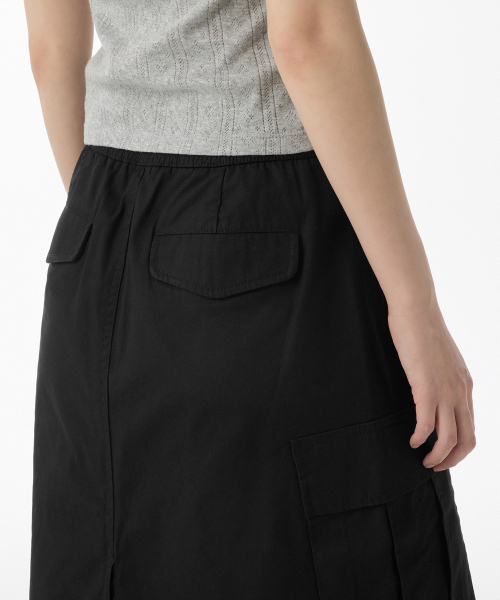 MUSINSA STANDARD WOMAN（ムシンサスタンダードウーマン）の「ウィメンズカーゴバンディングミディスカート[ブラック]（スカート・レディース・その他・SMALL/MEDIUM/LARGE/X-SMALL）」の7枚目の写真