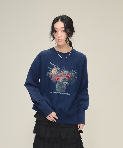 eL(エル)の「【eL】Fower Photo Sweat/641225(スウェット・レディース・ネイビー系/ホワイト系その他・FREE)」の2枚目の写真
