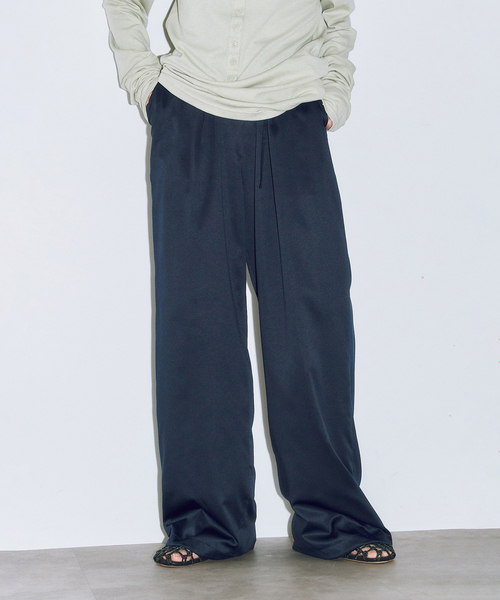 CITYSHOP（シティーショップ）の「SATIN EASY パンツ（その他パンツ・レディース・ベージュ/ネイビー・36/38）」の2枚目の写真