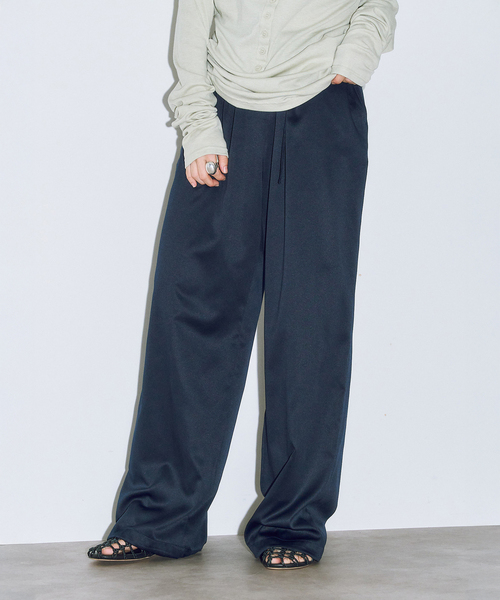 CITYSHOP（シティーショップ）の「SATIN EASY パンツ（その他パンツ・レディース・ベージュ/ネイビー・36/38）」の3枚目の写真