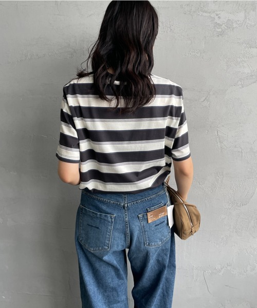 FRED PERRY（フレッドペリー）の「[FRED PERRY/フレッドペリー] ファインストライプ ワンポイントロゴ刺繍Tシャツ（Tシャツ/カットソー・レディース・グリーン/ライトグレー・L/M/S）」の9枚目の写真