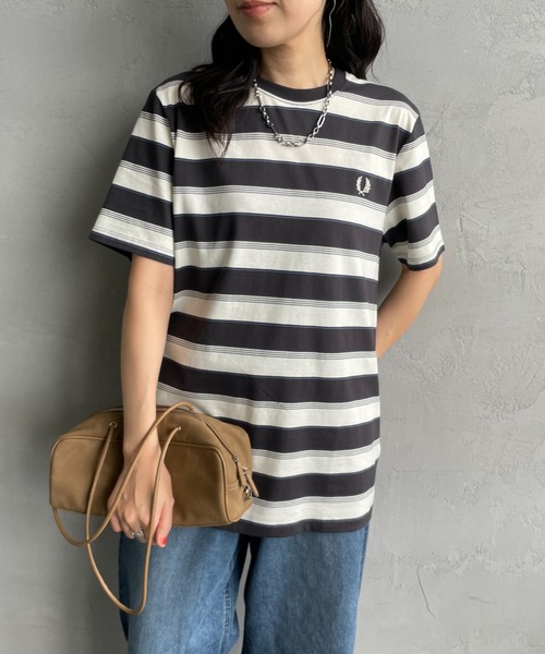 FRED PERRY（フレッドペリー）の「[FRED PERRY/フレッドペリー] ファインストライプ ワンポイントロゴ刺繍Tシャツ（Tシャツ/カットソー・レディース・グリーン/ライトグレー・L/M/S）」の13枚目の写真