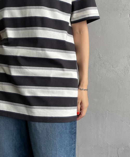 FRED PERRY（フレッドペリー）の「[FRED PERRY/フレッドペリー] ファインストライプ ワンポイントロゴ刺繍Tシャツ（Tシャツ/カットソー・レディース・グリーン/ライトグレー・L/M/S）」の17枚目の写真