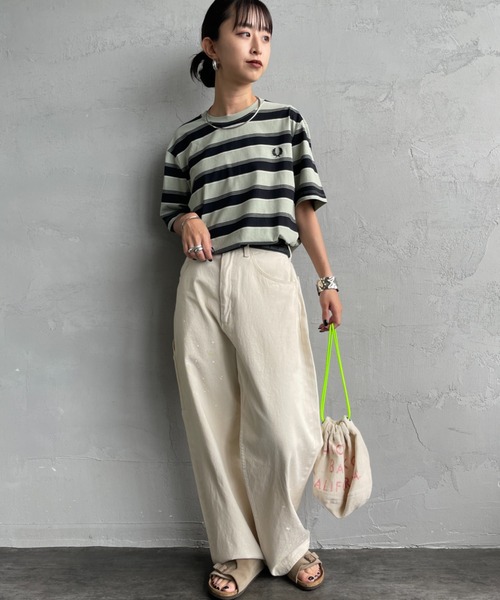 FRED PERRY（フレッドペリー）の「[FRED PERRY/フレッドペリー] ファインストライプ ワンポイントロゴ刺繍Tシャツ（Tシャツ/カットソー・レディース・グリーン/ライトグレー・L/M/S）」の5枚目の写真