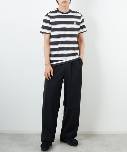 FRED PERRY（フレッドペリー）の「[FRED PERRY/フレッドペリー] ファインストライプ ワンポイントロゴ刺繍Tシャツ（Tシャツ/カットソー・レディース・グリーン/ライトグレー・L/M/S）」の4枚目の写真