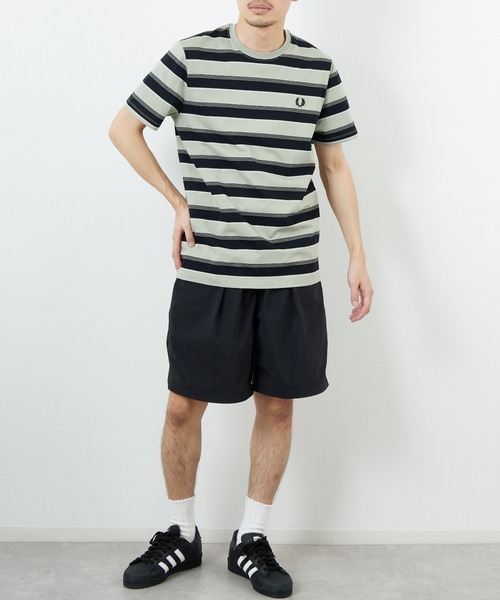 FRED PERRY（フレッドペリー）の「[FRED PERRY/フレッドペリー] ファインストライプ ワンポイントロゴ刺繍Tシャツ（Tシャツ/カットソー・レディース・グリーン/ライトグレー・L/M/S）」の6枚目の写真