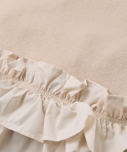 VIS（ビス）の「裾フリルティアードドッキングニット（ニット/セーター・レディース・ベージュ/チャコールグレー/オフホワイト・FREE）」の4枚目の写真