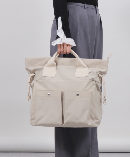 Bermosa(ベルモサ)の「【A4対応 / 撥水】2WAY ナイロン トート & リュック バックパック(トートバッグ・レディース・ブラック/カーキ/ネイビー/ベージュ/グレー・FREE)」の4枚目の写真