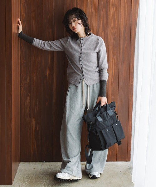 Bermosa(ベルモサ)の「【A4対応 / 撥水】2WAY ナイロン トート & リュック バックパック(トートバッグ・レディース・ブラック/カーキ/ネイビー/ベージュ/グレー・FREE)」の22枚目の写真