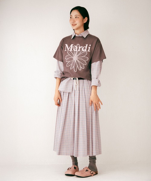 Mardi Mercredi(マルディメクルディ)の「【日本限定カラー】TSHIRT FLOWERMARDI NEEDLEWORK / Tシャツ フラワーマルディ ニードル ワーク(Tシャツ/カットソー・レディース・ホワイト×ネイビー/ネイビー×ホワイト/ライトグレー/ライトベージュ/クリーム/グレー×ピンク/ブルー/グレー系その他・FREE)」の12枚目の写真