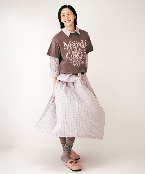 Mardi Mercredi(マルディメクルディ)の「【日本限定カラー】TSHIRT FLOWERMARDI NEEDLEWORK / Tシャツ フラワーマルディ ニードル ワーク(Tシャツ/カットソー・レディース・ホワイト×ネイビー/ネイビー×ホワイト/ライトグレー/ライトベージュ/クリーム/グレー×ピンク/ブルー/グレー系その他・FREE)」の13枚目の写真