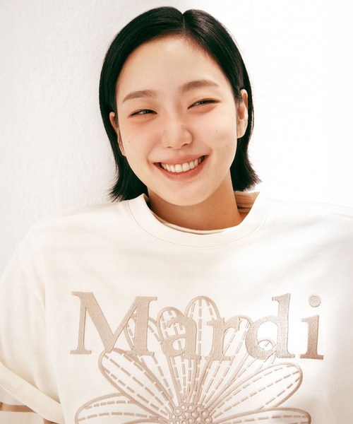 Mardi Mercredi(マルディメクルディ)の「【日本限定カラー】TSHIRT FLOWERMARDI NEEDLEWORK / Tシャツ フラワーマルディ ニードル ワーク(Tシャツ/カットソー・レディース・ホワイト×ネイビー/ネイビー×ホワイト/ライトグレー/ライトベージュ/クリーム/グレー×ピンク/ブルー/グレー系その他・FREE)」の22枚目の写真