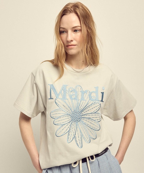 Mardi Mercredi(マルディメクルディ)の「【日本限定カラー】TSHIRT FLOWERMARDI NEEDLEWORK / Tシャツ フラワーマルディ ニードル ワーク(Tシャツ/カットソー・レディース・ホワイト×ネイビー/ネイビー×ホワイト/ライトグレー/ライトベージュ/クリーム/グレー×ピンク/ブルー/グレー系その他・FREE)」の15枚目の写真