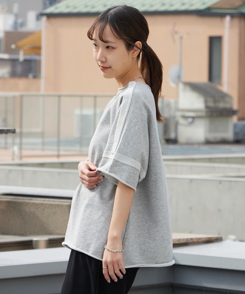 Garance et VioLette（ギャランスエトヴィオレット）の「Garance et VioLette/ギャランスエトヴィオレット カットオフスウェットTEE ハーフスリーブスウェット 秋 秋服 2026年秋冬（Tシャツ/カットソー・レディース・ベージュ/グレー/チャコール・FREE）」の6枚目の写真