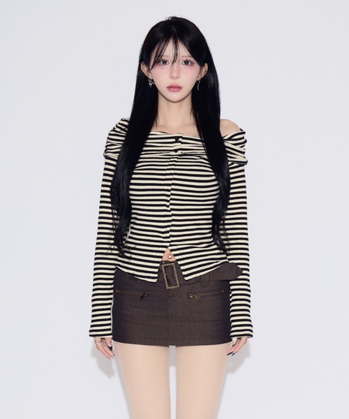 tinkerend(ティンカーエンド)の「Off-shoulder Striped Slit Tops / オフショルダーストライプスリットトップス(シャツ/ブラウス・レディース・ブラック/ホワイト・FREE)」の15枚目の写真