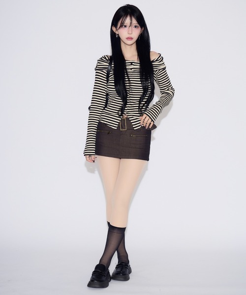 tinkerend(ティンカーエンド)の「Off-shoulder Striped Slit Tops / オフショルダーストライプスリットトップス(シャツ/ブラウス・レディース・ブラック/ホワイト・FREE)」の21枚目の写真