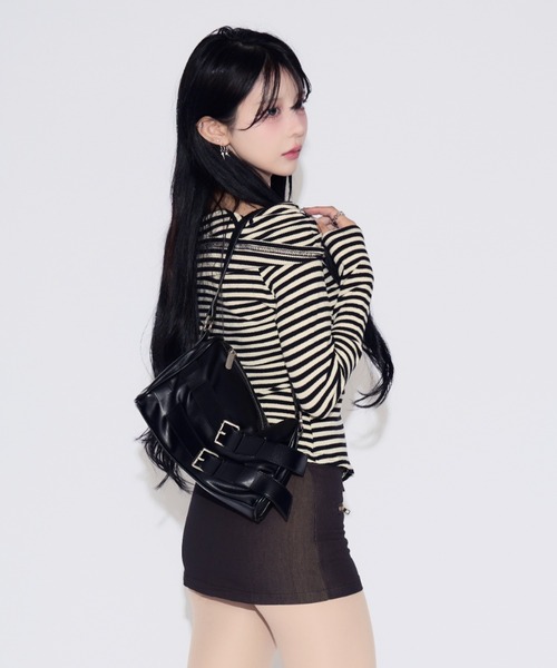 tinkerend(ティンカーエンド)の「Off-shoulder Striped Slit Tops / オフショルダーストライプスリットトップス(シャツ/ブラウス・レディース・ブラック/ホワイト・FREE)」の18枚目の写真