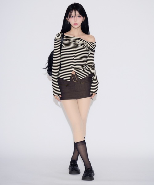 tinkerend(ティンカーエンド)の「Off-shoulder Striped Slit Tops / オフショルダーストライプスリットトップス(シャツ/ブラウス・レディース・ブラック/ホワイト・FREE)」の22枚目の写真