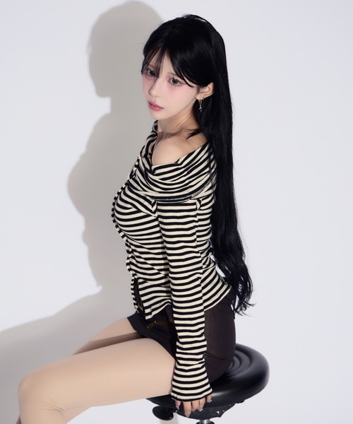 tinkerend(ティンカーエンド)の「Off-shoulder Striped Slit Tops / オフショルダーストライプスリットトップス(シャツ/ブラウス・レディース・ブラック/ホワイト・FREE)」の9枚目の写真