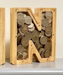 CELENA BEATS（セレナビーツ）の「CELENA アルファベット型 アクリルフロント ウッド 貯金箱 / インテリア ディスプレイ ボックス（インテリア雑貨）」