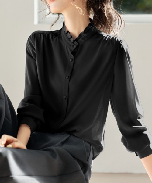 SallyLunn（サリーラン）の「フリルネック きれいめブラウス（シャツ/ブラウス・レディース・ブルー/ブラック・MEDIUM/LARGE）」の2枚目の写真