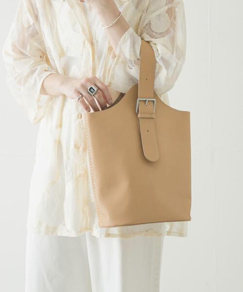 The Bagmati（ザバグマティ）の「『一部別注カラー』BAGMATI　レザーワンショルダーバッグ（ハンドバッグ・レディース・グリーン/ナチュラル・-）」の2枚目の写真