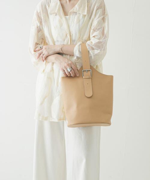 The Bagmati（ザバグマティ）の「『一部別注カラー』BAGMATI　レザーワンショルダーバッグ（ハンドバッグ・レディース・グリーン/ナチュラル・-）」の3枚目の写真