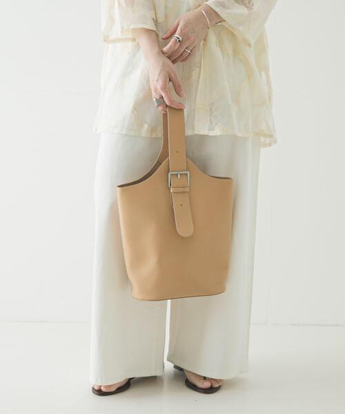 The Bagmati（ザバグマティ）の「『一部別注カラー』BAGMATI　レザーワンショルダーバッグ（ハンドバッグ・レディース・グリーン/ナチュラル・-）」の4枚目の写真