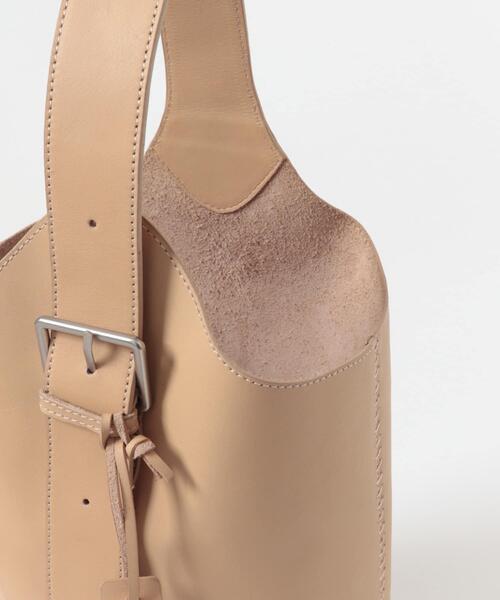 The Bagmati（ザバグマティ）の「『一部別注カラー』BAGMATI　レザーワンショルダーバッグ（ハンドバッグ・レディース・グリーン/ナチュラル・-）」の7枚目の写真