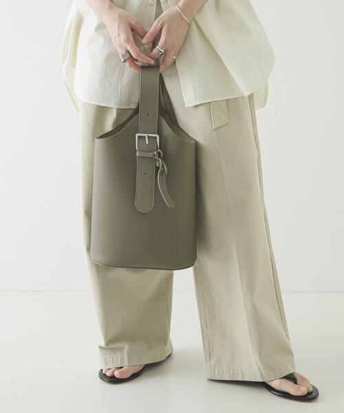 The Bagmati（ザバグマティ）の「『一部別注カラー』BAGMATI　レザーワンショルダーバッグ（ハンドバッグ・レディース・グリーン/ナチュラル・-）」の11枚目の写真