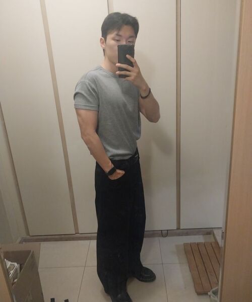 MUSINSA STANDARD（ムシンサスタンダード）の「カーブデニムパンツ（4色）（デニムパンツ・メンズ・クリーム/ライトインディゴブルー/ダークインディゴブルー/ブラック・30/33/34/36/38/40/42/29/28/27/26/31/32）」の20枚目の写真