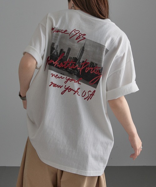 Manhattan Portage(マンハッタンポーテージ)の「【Manhattan Portage】別注 Manhattan Photo Tee /マンハッタンフォトTシャツ(Tシャツ/カットソー・レディース・ブラック/ホワイト/ブラウン・S/M/L)」の2枚目の写真