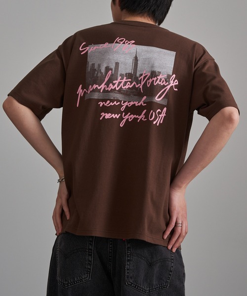 Manhattan Portage(マンハッタンポーテージ)の「【Manhattan Portage】別注 Manhattan Photo Tee /マンハッタンフォトTシャツ(Tシャツ/カットソー・レディース・ブラック/ホワイト/ブラウン・S/M/L)」の21枚目の写真
