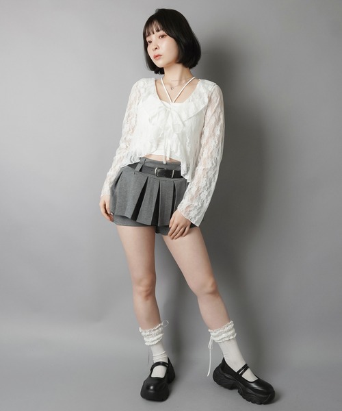 SPINNS(スピンズ)の「透け感で魅せる、甘さひとさじ。フリルレースカーデトップス(カーディガン/ボレロ・レディース・サックスブルー/ブラック/オフホワイト・ONESIZE)」の11枚目の写真