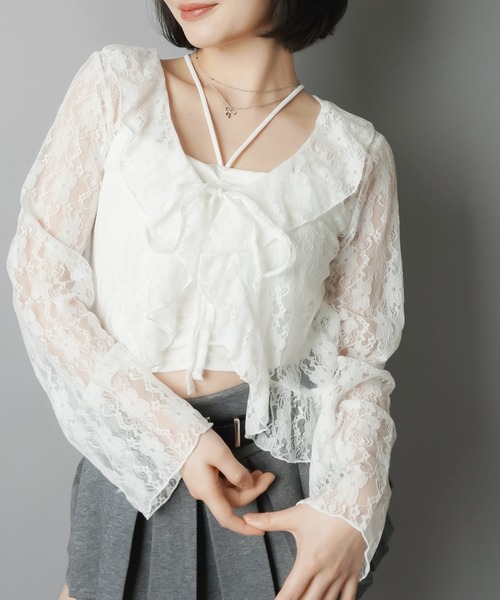 SPINNS(スピンズ)の「透け感で魅せる、甘さひとさじ。フリルレースカーデトップス(カーディガン/ボレロ・レディース・サックスブルー/ブラック/オフホワイト・ONESIZE)」の4枚目の写真