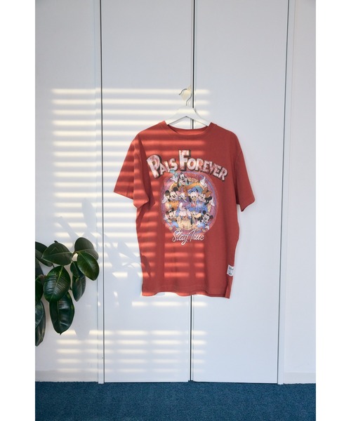 Disney SERIES CREATED by MUS(ディズニーシリーズクリエイテッドバイエムユーエス)の「MD PALS FOREVER Tシャツ(Tシャツ/カットソー・レディース・ライトブラック/クリアレッド/オフホワイト・FREE)」の3枚目の写真