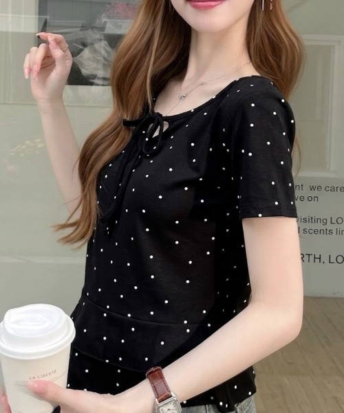 Ada.(エイダ)の「ドットデザイン フロントリボン付き Vネック 裾フリル半袖カットソー(Tシャツ/カットソー・レディース・グレー/ホワイト/ブラック・FREE)」の16枚目の写真