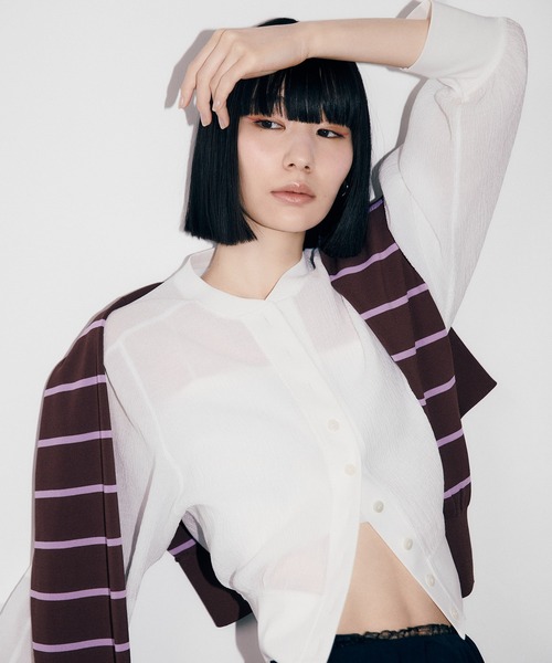 ADAM ET ROPE'(アダムエロペ)の「【WEB限定】メニーボタンリップルシアーカーディガン(カーディガン/ボレロ・レディース・ブラック/ホワイト/ブルー・FREE)」の7枚目の写真