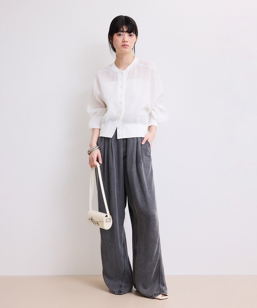 ADAM ET ROPE'(アダムエロペ)の「【WEB限定】メニーボタンリップルシアーカーディガン(カーディガン/ボレロ・レディース・ブラック/ホワイト/ブルー・FREE)」の12枚目の写真