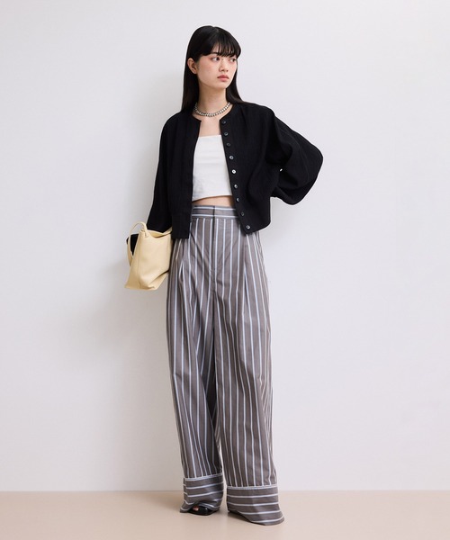 ADAM ET ROPE'(アダムエロペ)の「【WEB限定】メニーボタンリップルシアーカーディガン(カーディガン/ボレロ・レディース・ブラック/ホワイト/ブルー・FREE)」の13枚目の写真