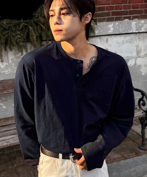 NOWLE(ノウル)の「【NOWLE】コットン ヘンリーネック ロングスリーブTシャツ / ルーズ ロンT(Tシャツ/カットソー・メンズ・ネイビー/ブラック・SMALL/MEDIUM/LARGE/X-LARGE)」の4枚目の写真