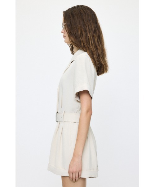 MOUSSY(マウジー)の「BELTED SHORT SLEEVE ジャンプスーツ(つなぎ/オールインワン・レディース・ブラウン/ベージュ/ブラック・1/2)」の9枚目の写真